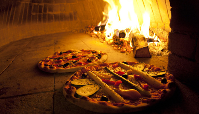 Les fours à bois pour pizza et pizzéria : réglementation et avantages